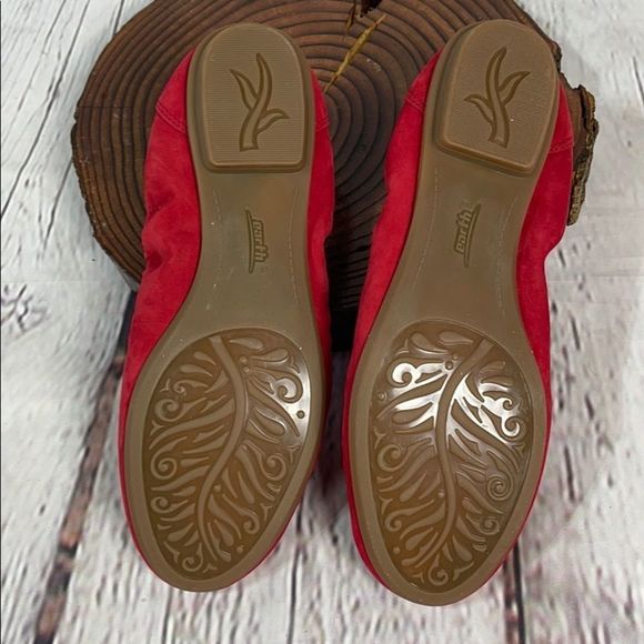New EARTH Breeze Red Suede Comfort Ballet Flats Size 8 NIB - Picture 6 of 8